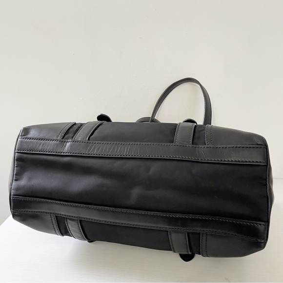 ❤️SOLD❤️Prada black Tessuto nylon and leather triangle logo buckle tote bag - Picture 4 of 10